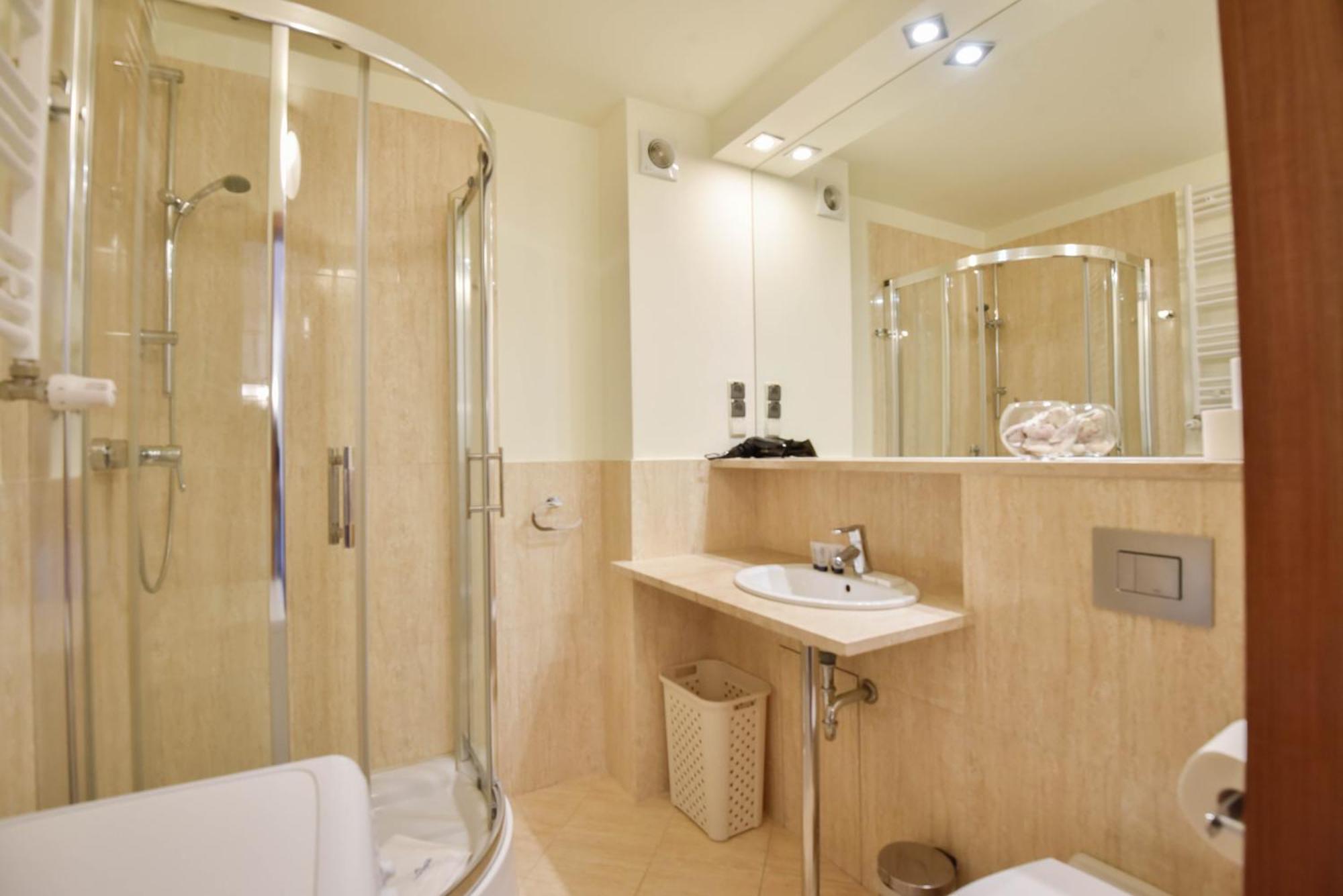 Apartamenty Mistral Z Parkingiem - Promenada & Morze - Apartamenty Na Wyspie ชวีโนวิชแจ ภายนอก รูปภาพ