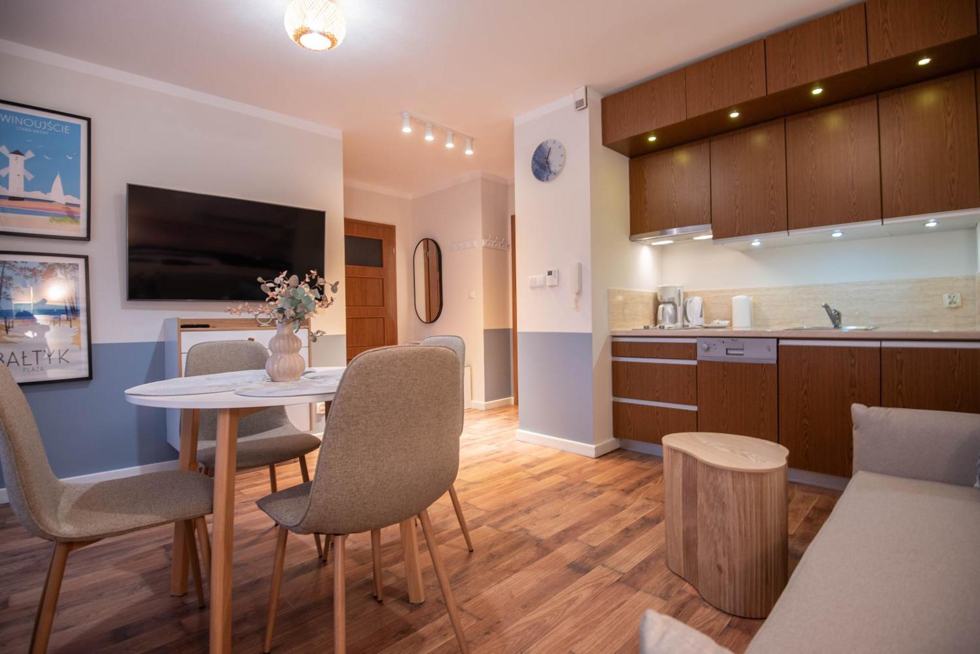 Apartamenty Mistral Z Parkingiem - Promenada & Morze - Apartamenty Na Wyspie ชวีโนวิชแจ ภายนอก รูปภาพ